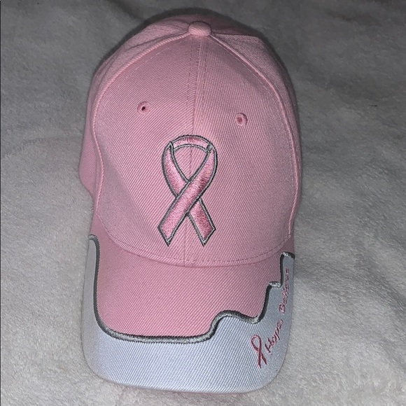 A hat - Picture 1 of 3